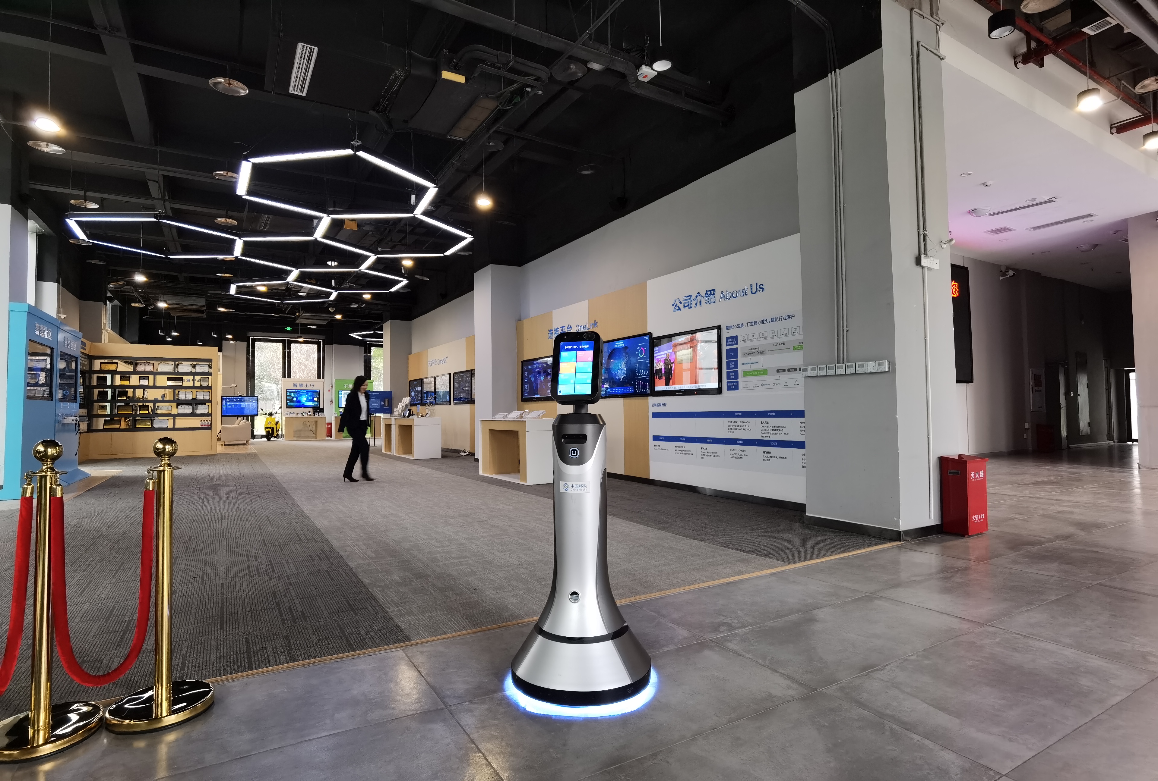 onelink展厅讲解机器人点亮智慧展厅彰显科技魅力